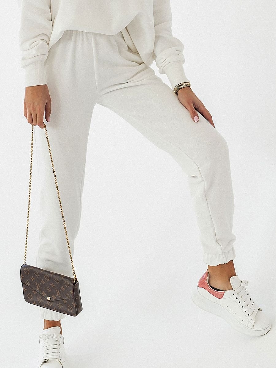 Pantalon survêtement model...