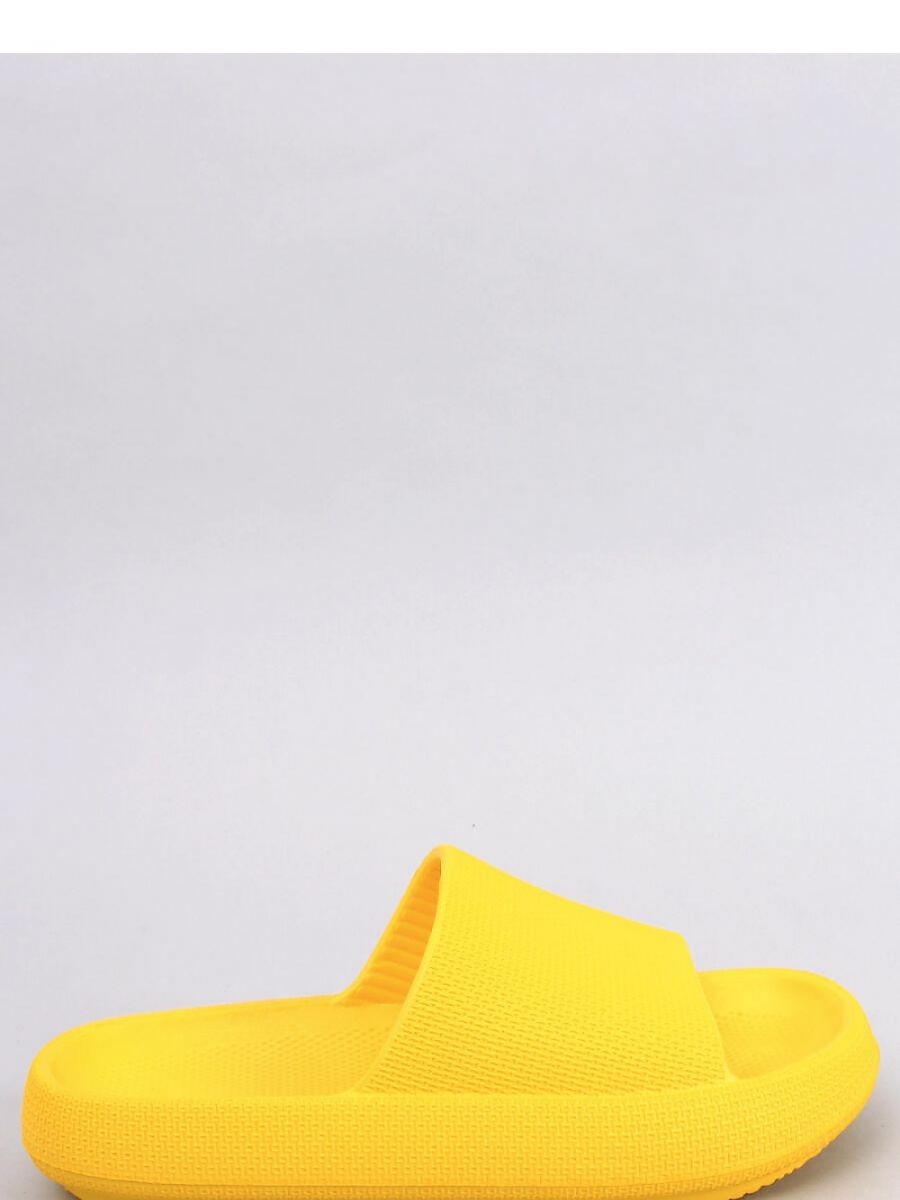 Clacquettes model 180436...