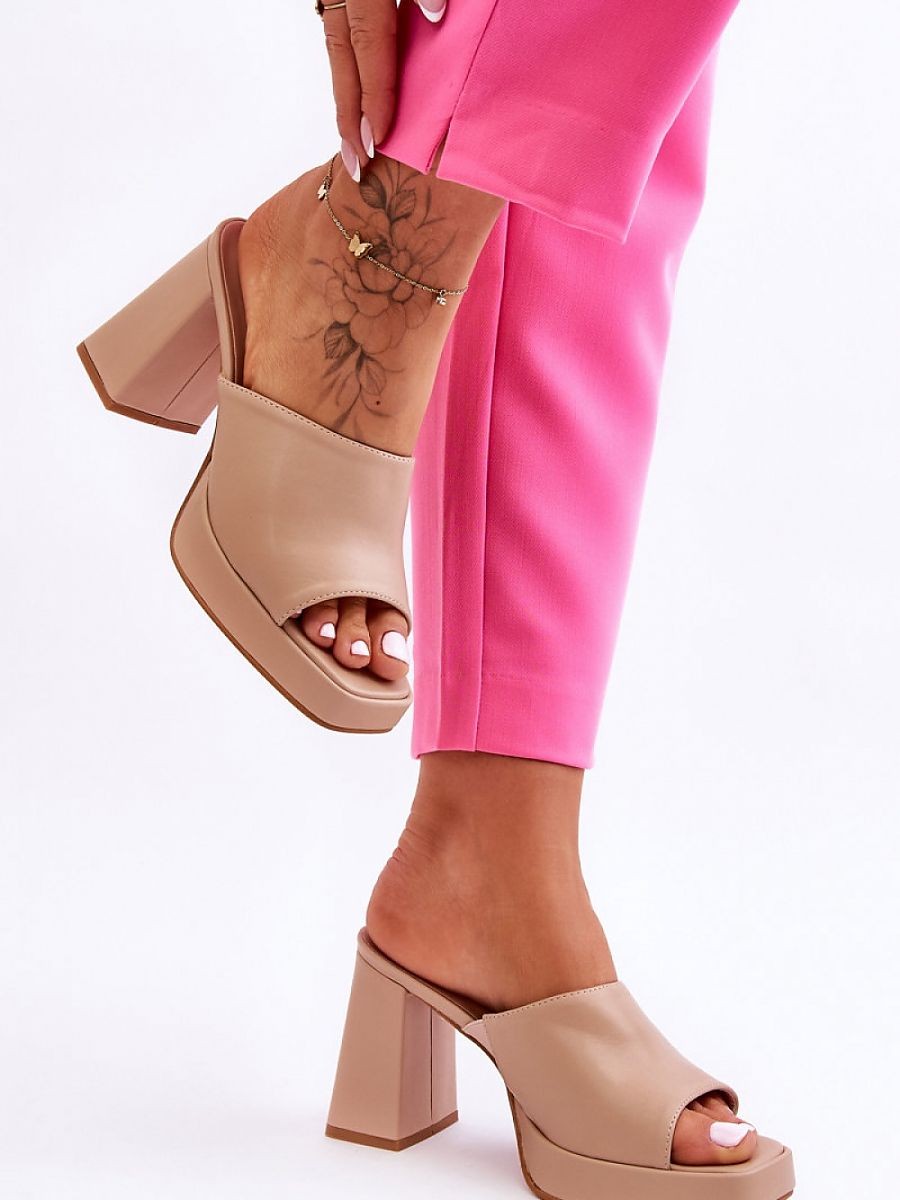 Clacquettes model 181070...