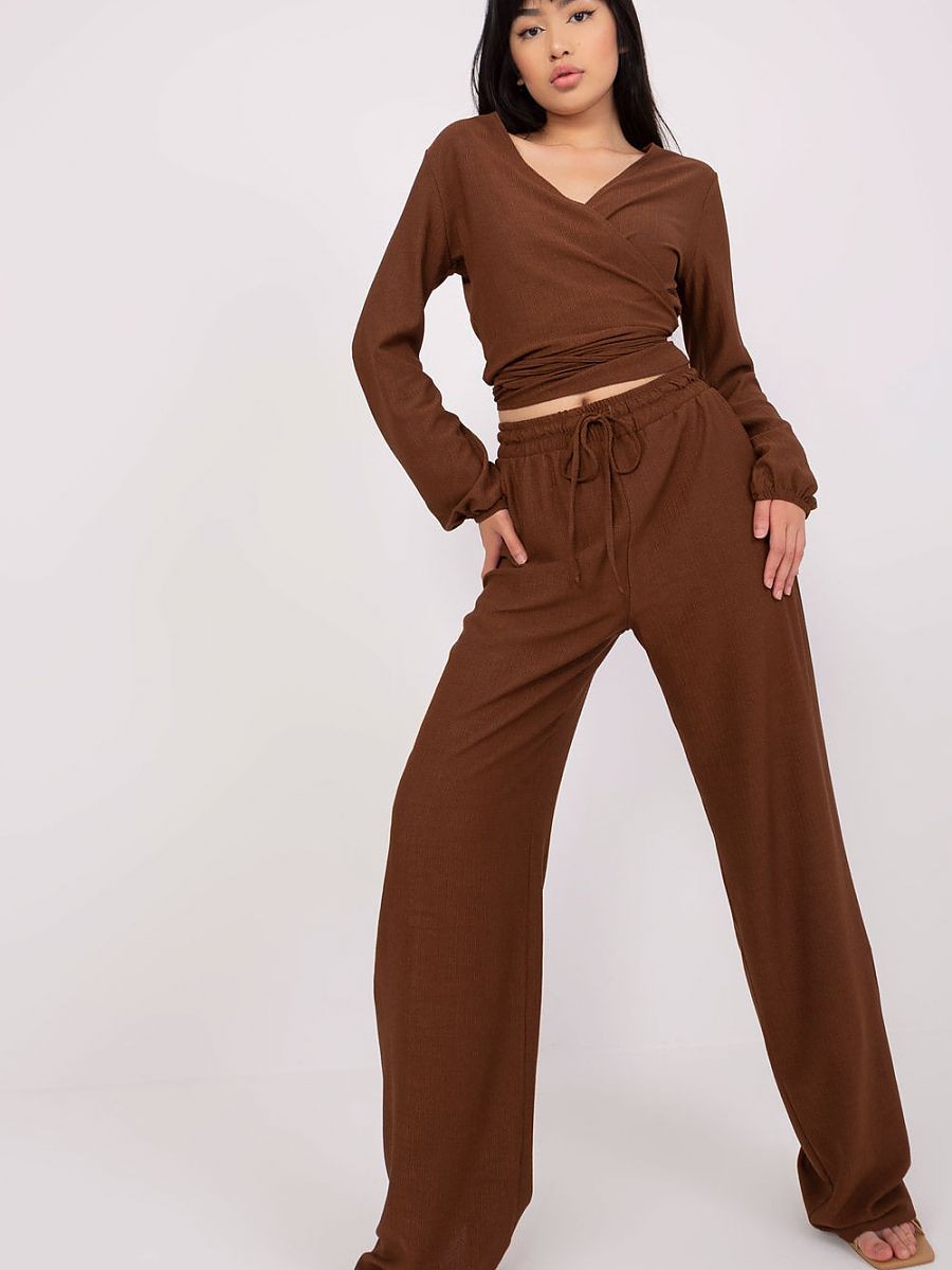 L`ensemble model 182072...