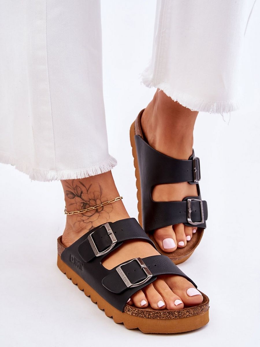 Clacquettes model 182380...