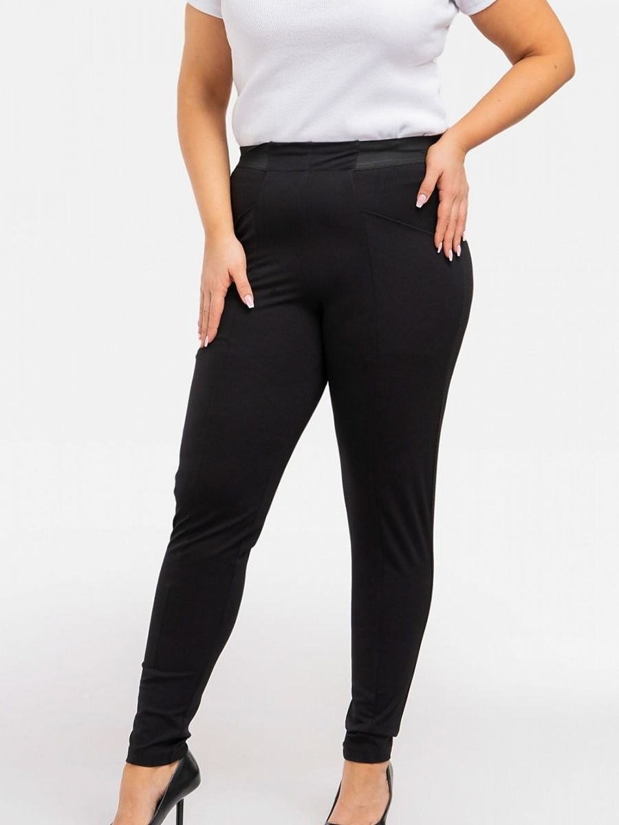 Leggings plus size model...