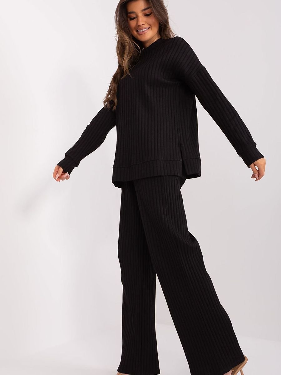 L`ensemble model 208698...