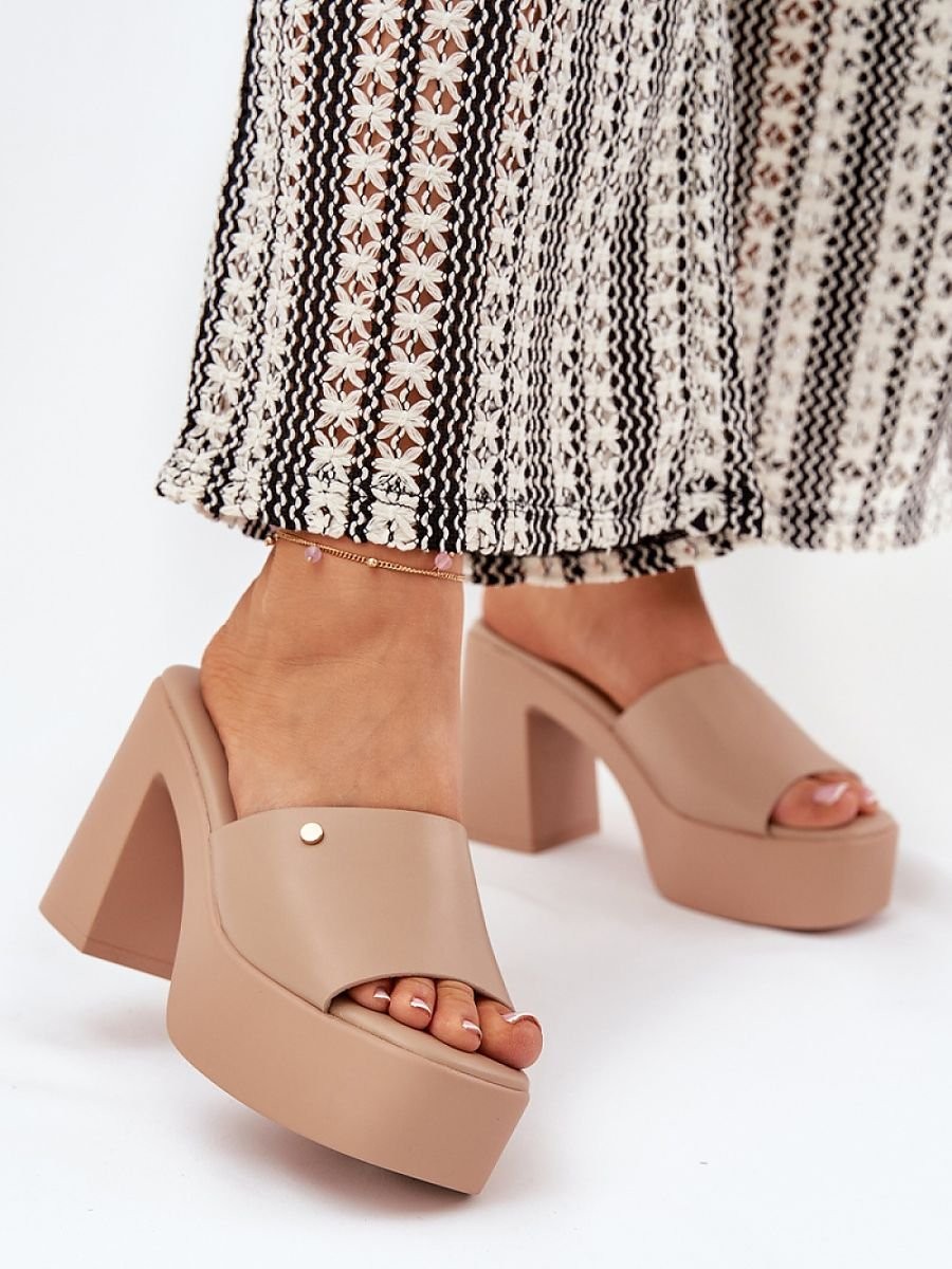 Clacquettes model 209944...