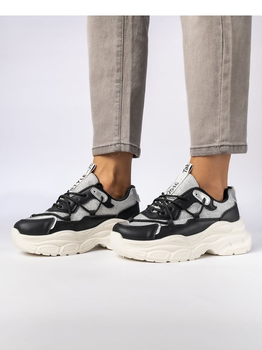 Chaussures de sport model...