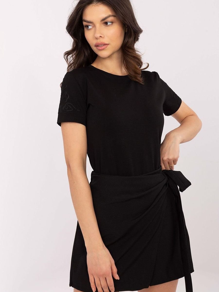 T-shirt model 210660 Relevance