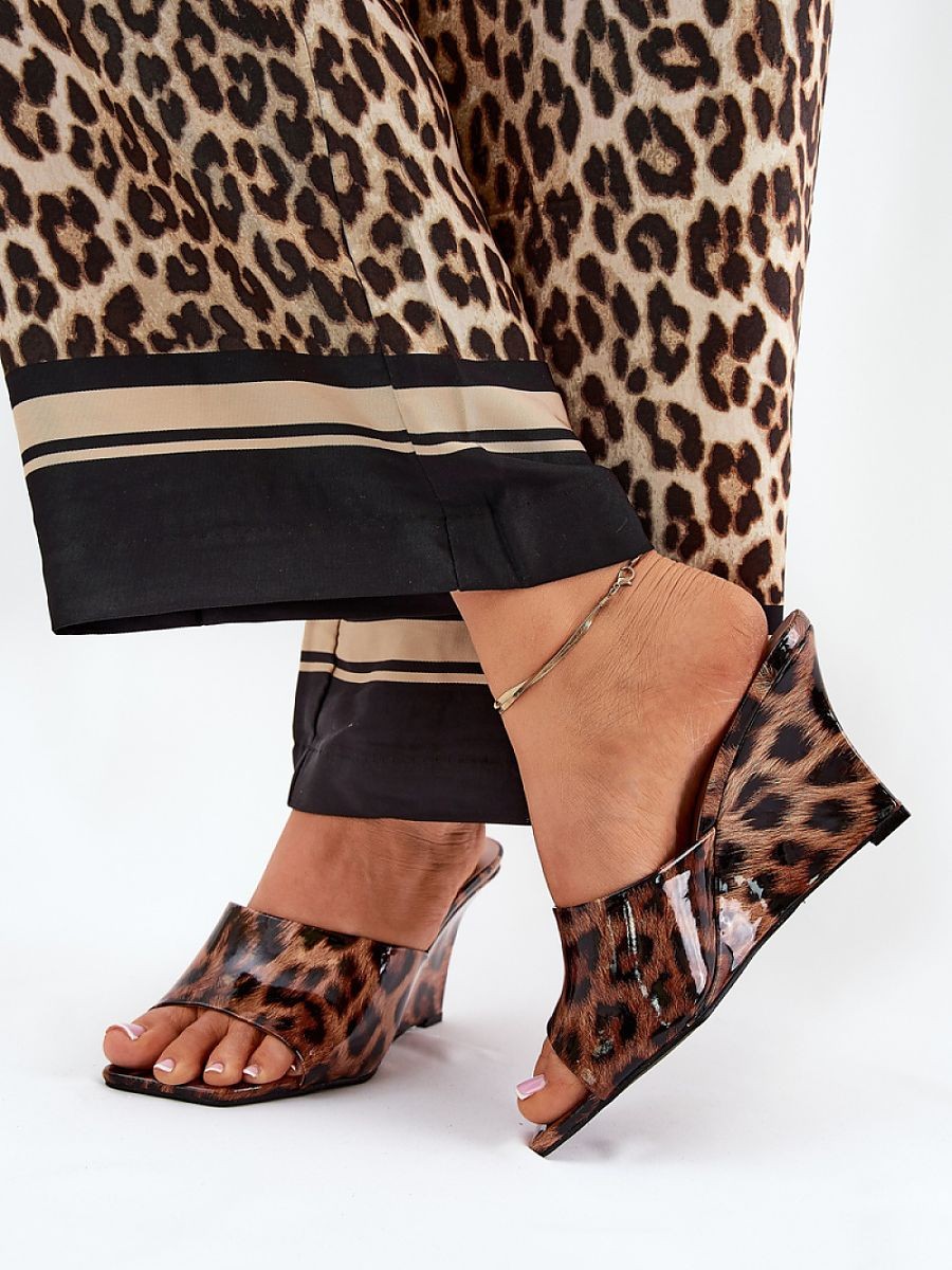 Clacquettes model 210785...
