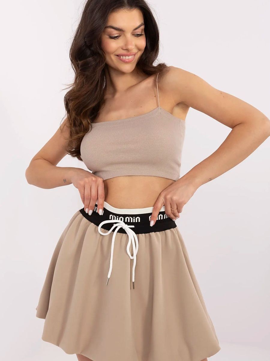 Jupe courte model 210885...