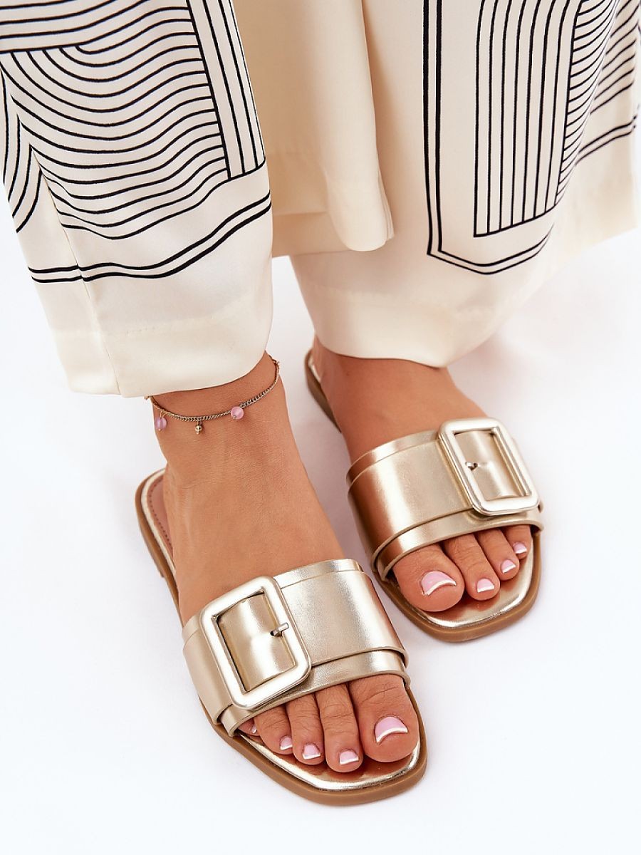 Clacquettes model 211704...