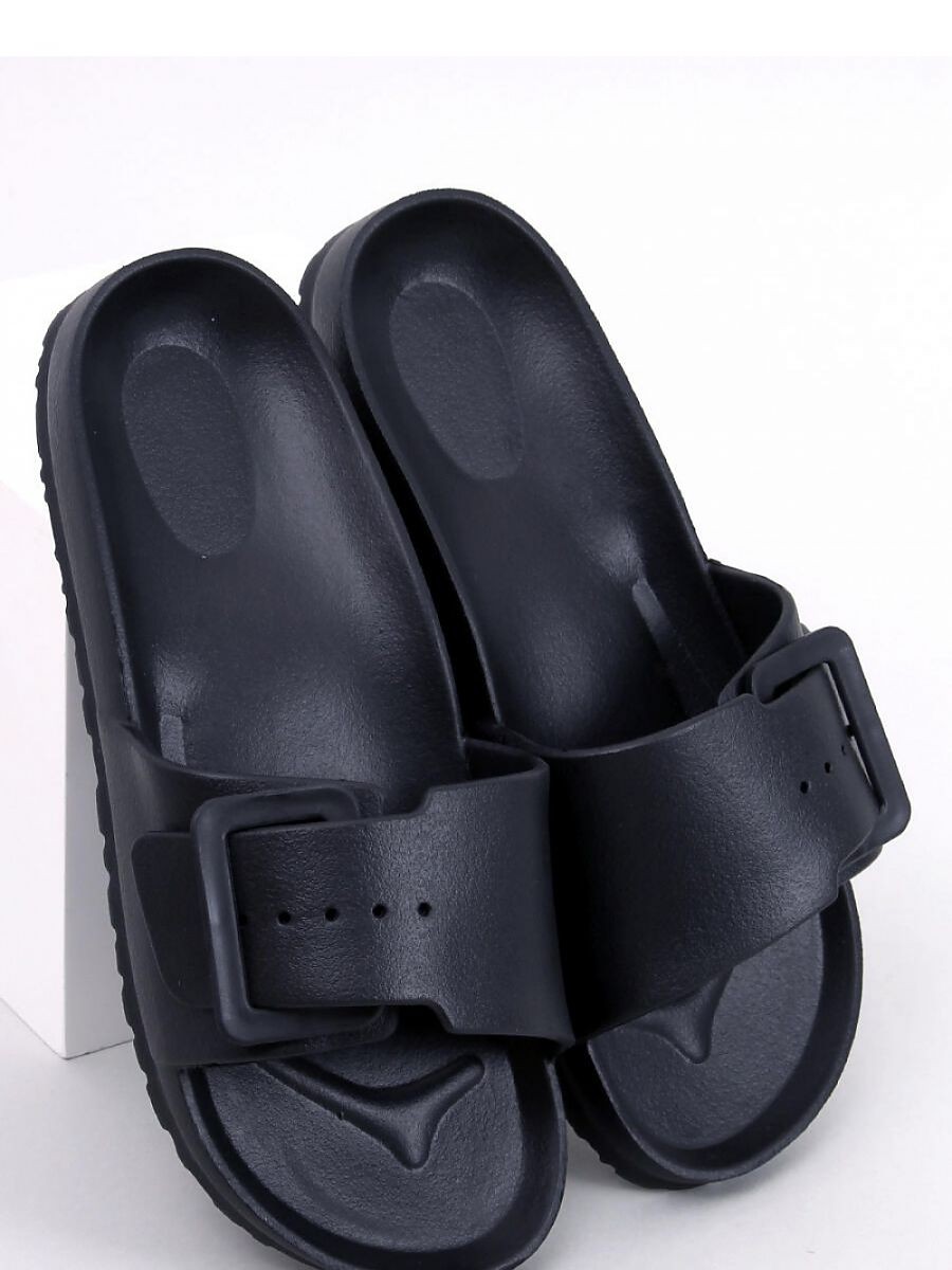 Clacquettes model 180567...