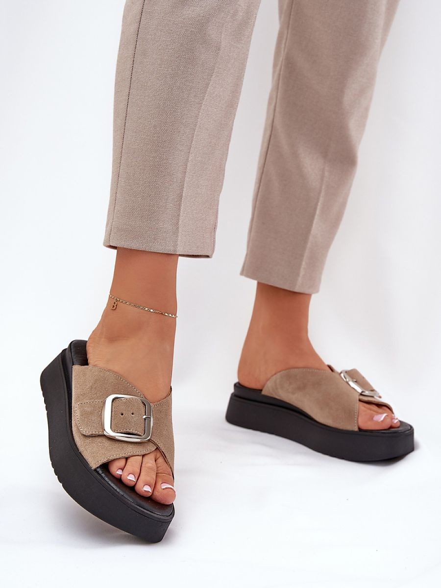 Clacquettes model 211968...