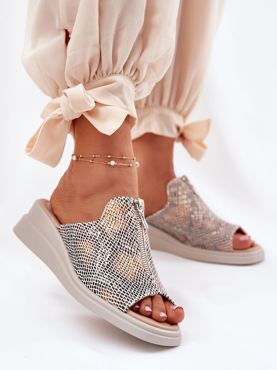 Clacquettes model 211956...