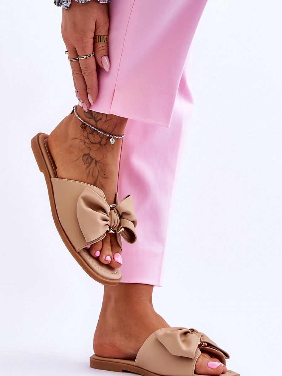 Clacquettes model 178342...