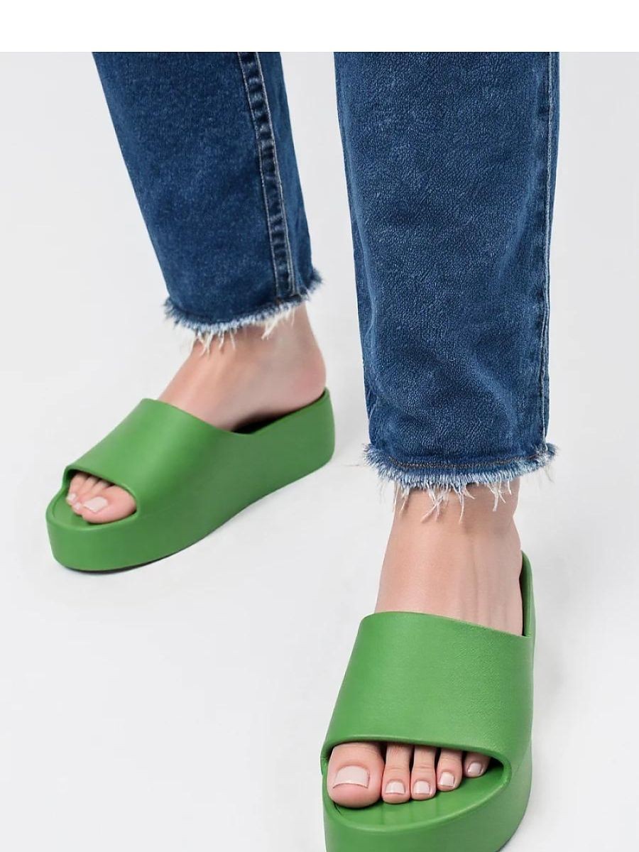 Clacquettes model 212949...