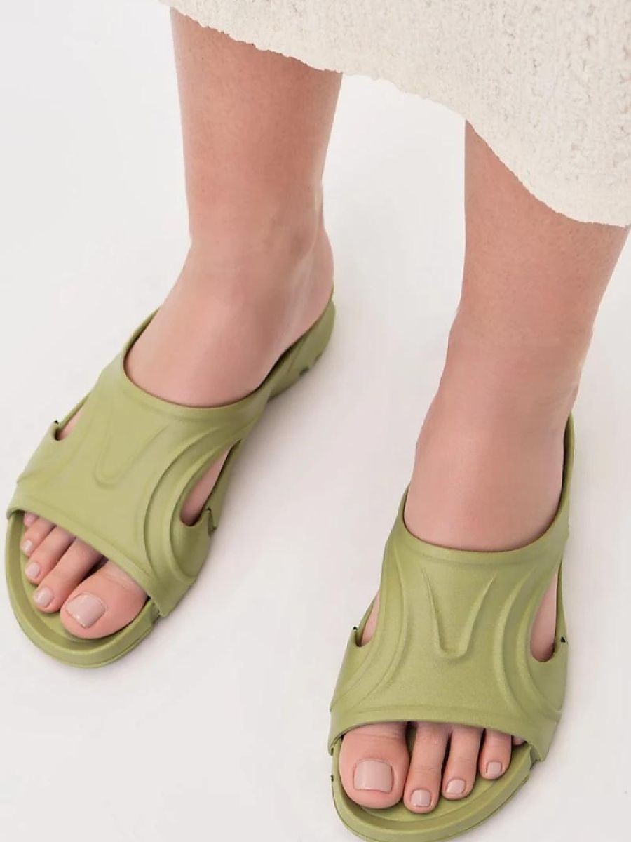 Clacquettes model 212989...