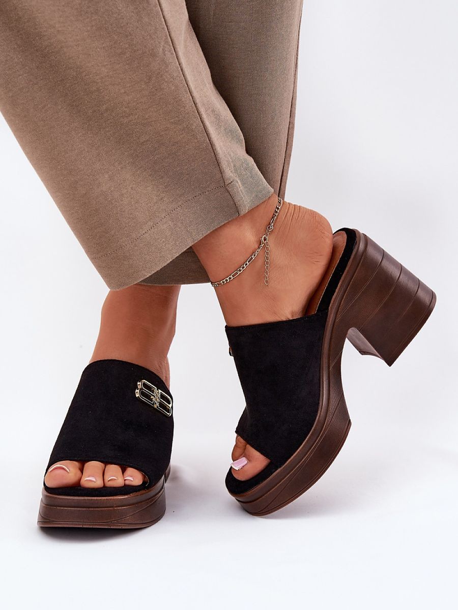 Clacquettes model 213037...